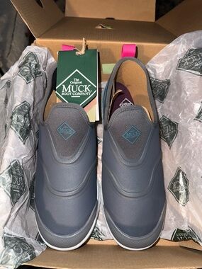 Women’s Slip-On Garden Shoe - Gray with Pink Pull Tab